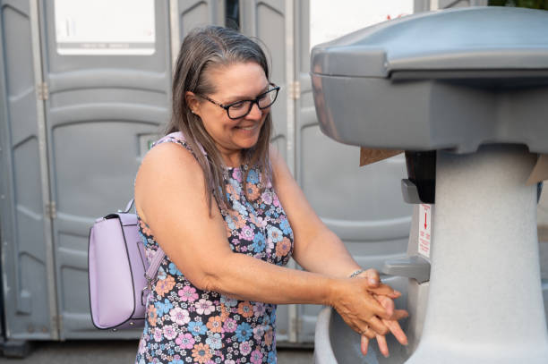 Porta potty delivery and setup in El Paso De Robles, CA